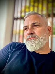 🌹Mulher🌹ainda existem homens que acreditam no amor verdadeiro, no  romantismo e na construção de uma vida com princípios, uma família linda e  uma conexão com Deus. Homens que valorizam a essência da