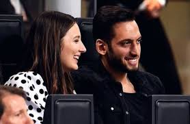 Affedilmesi mümkün olmayan şeyler var ! Hakan Calhanoglu Tanidigim En Guclu Kadinsin