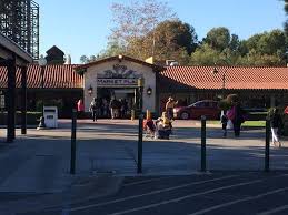 Knott's merry farm will also be open on thanksgiving with seasonal shows, shopping, food, snow and santa. Thanksgiving Dinner At Knotts Review Of Mrs Knott S Chicken Dinner Restaurant Buena Park Ca Tripadvisor