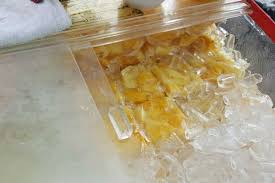 Sedangkan untuk buah potong, beri perasan jus lemon untuk menghambat oksidasi buah yang mencegah warna menjadi kecokelatan serta kehilangan kerenyahannya. Abang Buah Azuandyaradi Com