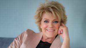 Simone Kleinsma ontvangt Claudia de Breij, Tania Kross, Frans Mulder en  Herman van Veen