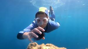 Epuisé mais heureux, un couple de thaïlandais a battu de plusieurs heures le record du monde du plus long. Apnee La Nouvelle Vague Youtube