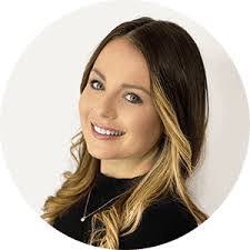 Elle Pearson's Instagram, Twitter & Facebook