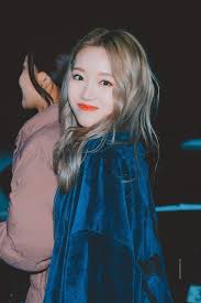 Lomography On Twitter Gowon Loona Lomography Kpop Girls