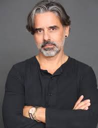 אוליבר רוס‎