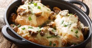 Cuisinez Des Escalopes De Poulet A La Sauce Champignon Et Creme Fraiche Une Recette Simple Et Efficace Escalope De Poulet Sauce Aux Champignons Recette Poulet Champignon