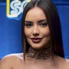 Júlia Rezende reflete sobre o amor-próprio em 'Gira Sessions'