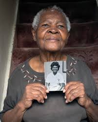 Just seen this and Mrs Thompson taught me at Queens Park Junior school