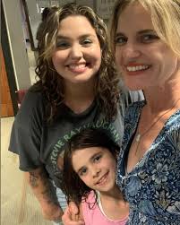 I think I may just have Lulu make all my “content” now. 🤷🏼‍♀️🎉🎶🤘🏽  This kid is an awesome tour manager! She sets up the merch table, does my  makeup, helps make my