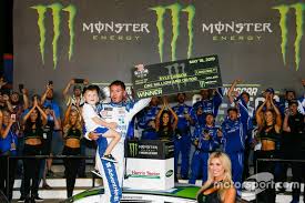 See more of monster energy nascar cup series 2019 live on facebook. Nascar Kyle Larson Gewinnt Packendes All Star Race 2019 In Charlotte