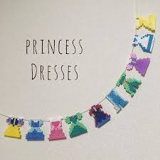 私のこのアカウント なんかプリンセスとか可愛い物作ってる とフォローしたのに なんか変なものばっかり作ってるなぁ って方 いらっしゃいますよね ๑ ㅂ ๑ その時々気になるものを作るので まとまりなく投稿して 本当すみません 笑 パーラービーズ