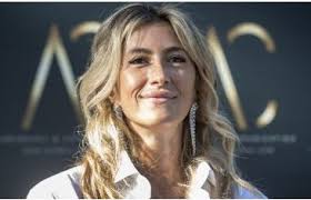 Annalisa chirico non le manda mai a dire. Redazioneitalia It Regionali Il Bilancio Di Annalisa Chirico M5s Sparito Matteo Renzi Ininfluente