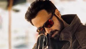 Romantic ballad 'lut gaye' is a prequel to emraan hashmi's unrequited love story from his upcoming gangster drama 'mumbai saga'. Emraan Hashmi Flaunts His Abs In His New Instagram Post Fans Call Him Hottie