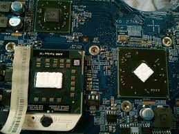 First, you need to see on the heatsink if your laptop uses paste or dissipative rubber, to be paste, remove the remains of the old paste that should be hard as a stone for the time of use and apply the new paste on top of the processor and the video card (if any). How Do I Correctly Apply Thermal Paste On A Laptop Cpu With A Small Surface Area Super User