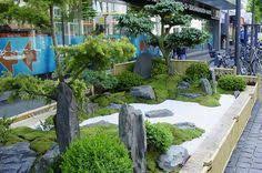 Pin Di Taman Jepang