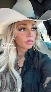 Lorena Ramsey's Instagram, Twitter & Facebook