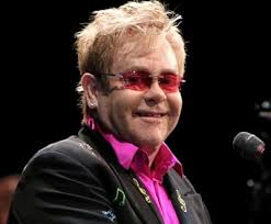 Elton John dedica música a Cristiano Ronaldo (fotos)