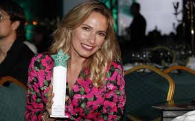 In 1994 she went to barcelona to work. Fernanda Serrano Namora Ou Nao A Resposta Da Atriz Vip Pt