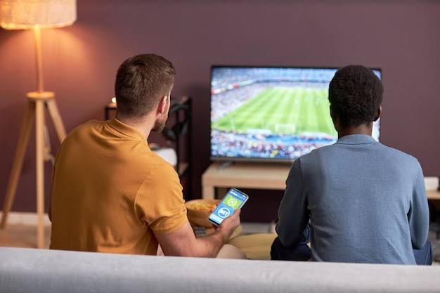 Estúdio de televisão brasileiro sendo preparado para anúncio de apostas esportivas