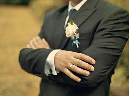 The days of wedding gifts for grooms that inevitably end up in the back of closets across the globe are over. Wedding Gifts Online Gifts For Wedding Best Wedding Gift Ideas India Igp Com