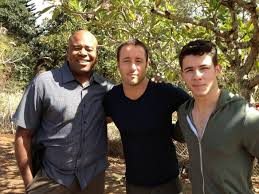 Nel frattempo ian wright rapisce la figlia di grover per farsi aiutare dal. Pin On H50bamf Alex O Loughlin