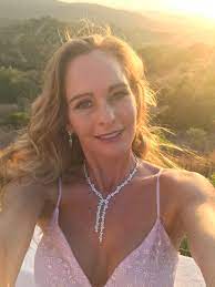 Check spelling or type a new query. Twitter à¤ªà¤° Elegant Eve Feeling Very Glamourous Watching The Sunset Milf Model Elegantevelyn With Girlfolionews