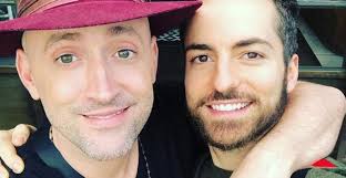 Os meninos nasceram por meio de barriga de aluguel nos estados unidos em agosto de 2019. Viuvo De Paulo Gustavo Posta Foto Com Os Filhos Mais Novela