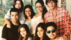 His father meer taj mohammed khan was a freedom fighter, his mother lateef fatima was daughter of a senior engineer. Shah Rukh Khan Spends Birthday Evening With Friends And Family At Alibaug