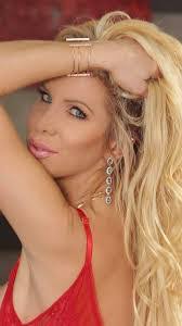 Candi Lynn's Instagram, Twitter & Facebook