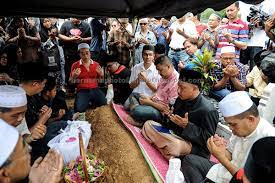 محمد زين بن شمس الدين; Jenazah Seniman Legenda Tan Sri Jins Shamsuddin Selamat Dikebumikan Utusan Borneo Online