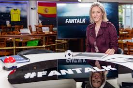 „wir haben den,fantalk' erneut weiterentwickelt, in thomas helmer und laura papendick zwei starke moderatoren. Sport1 Fantalk Premiere Moderatorin Laura Papendick Facebook
