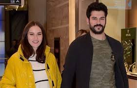 Burak Ozcivit Es Felesege Fahriye Evcen Torok Hiressegek Hungarian Fan Club Facebook