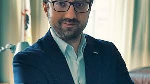 Si darà molto più potere al Governo espropriando la funzione legislativa da  parte del Parlamento»