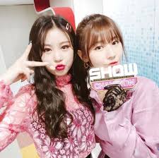 Aw Cutes Soojin And Miyeon Gidlemiyeon Gidle Gidlesoojin Latata Aegyo Kpop Girls Kpop Girl Groups Cube Entertainment