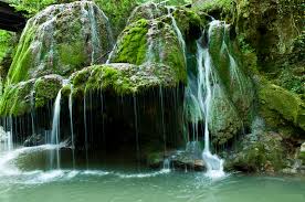 Mii de turiști veneau în fiecare an să vadă spectaculoasa cădere de apă. Cascada Bigar Cea Mai Frumoasa Cascada Din Lume Idei De Vacante