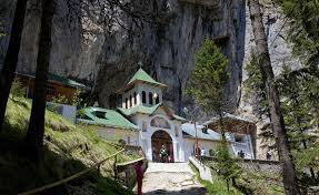 Puteti vizita satele nubiene sau puteti inchiria ceva ce seamana cu o trasura pentru distractie. Joy Turist Prin Romania 10 Locuri De VÄƒzut In BuÈ™teni Cristinajoy Ro Blog De Bucurie Dezvoltare PersonalÄƒ AutoeducaÈ›ie SÄƒnÄƒtate È™i È™tiinÈ›Äƒ