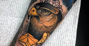 Feather tattoos, apart from being pretty, have a different meaning for each person. Learn The Beauty Of Blogging 20 Falcon Tattoo Design And It S Meaning For Men And Women Servicebloggers Com