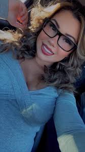 Glasses are my thing lately 🤍