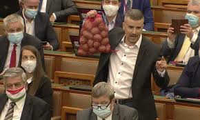 Jakab péter arra a kérdésünkre, miért támogatja inkább tóth csabát, azt válaszolta, hogy ő már többször bizonyított, hogy képes legyőzni a fideszt, „míg hadházy ákos ezzel nemcsak, hogy adós maradt, de a borsodi időközi országgyűlési választáson, ahol kétharmad lebontása volt a tét, A Szent Korona Marad A Jobbik Nem Avagy Jakab Peter Ma Mar A Krumplira Eskuszik Pestisracok
