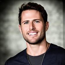 Kris Blackburn's Instagram, Twitter & Facebook