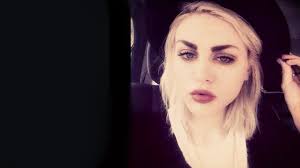 Frances bean cobain is a 28 year old american artist. Frances Bean Cobain So Bezaubernd Ist Kurt Cobains Tochter