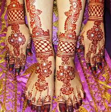 Motif henna pengantin simple dan cantik. 13 Inspirasi Henna Kaki Yang Menawan Hati Demi Sucinya Pernikahanmu Nanti