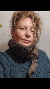 The gorgeous Blue Texel wool! Being spun from the raw fleece without  pre-carding meant that all of it's different colours stood out contrasted  to each other, rather than blended in., Hand spun