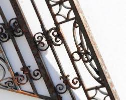 The jazz iron railing, externally fixed to the structure, is supplied standard in painted iron, but it is available in stainless steel as well. 1910 Georgian Wrought Iron Stair Railing For Sale At 1stdibs