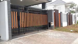 Ukuran pagar yang ideal adalah antara 1.2 hingga 1.5m sebaiknya disesuaikan dengan ukuran rumah. 30 Model Pagar Tembok Minimalis Sederhana Terbaru 2020