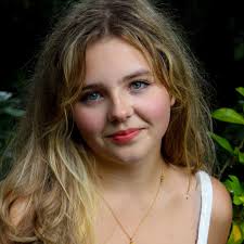 🎉 From curly-haired toddler to a brilliant, talented and kind young woman.  Happy 18th birthday to my daughter Alexis, who's stepping into the adult  world with grace, drive and determination. It has