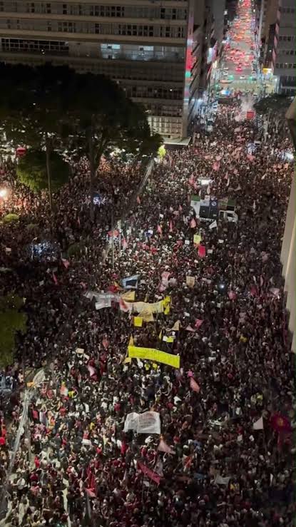 🔴 ELEIÇÕES 2026 | CURITIBA VIRA PALCO DE MANIFESTAÇÃO PRÓ-LULA EM PLENA  DISPUTA DO 2º TURNO! 📢 ESTUDANTES E SINDICALISTAS NAS RUAS DE CURITIBA!  Estudantes, representantes de sindica | Brasiguaionews