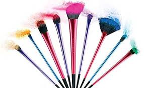 Para aplicar el maquillaje adecuadamente, es indispensable contar con un buen set o kit de brochas de maquillaje. Brochas De Maquillaje Como Elegirlas Maquillaje Blog Maquilleo