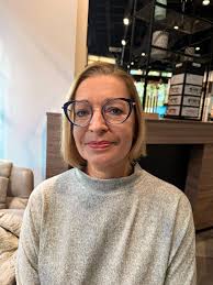 Willkommen bei uns in Greven, liebe Diana! 💐 Mit Diana Hausmann-Dreyer  gewinnen wir nicht nur eine Augenoptikmeisterin hinzu, sondern auch eine  neue Betriebsleitung. Wir freuen uns, dass Du da bist und wünschen