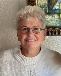 Carolyn Meek's Instagram, Twitter & Facebook